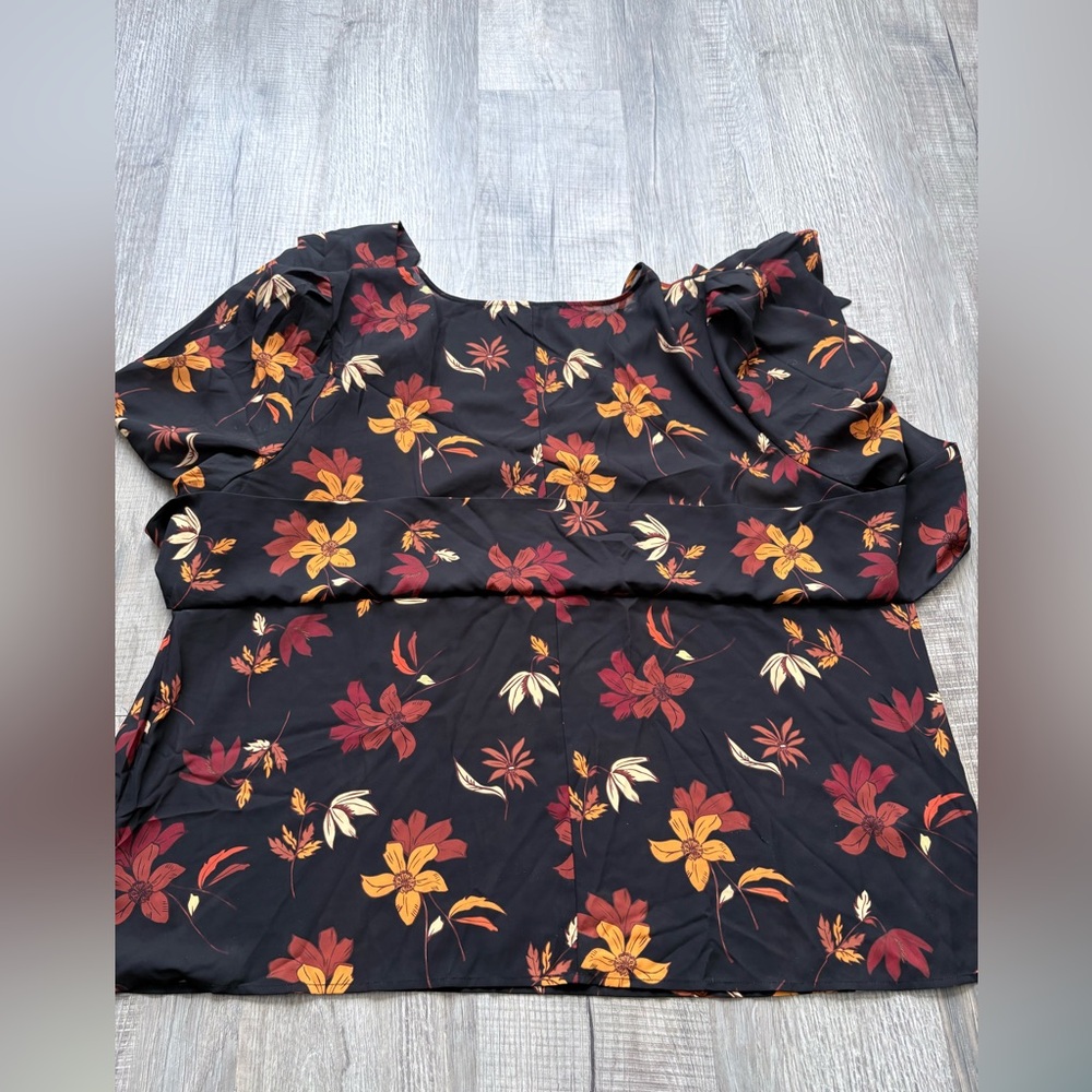 Eloquii Black Floral V-Neck Tie-Waist Blouse - Picture 3 of 5